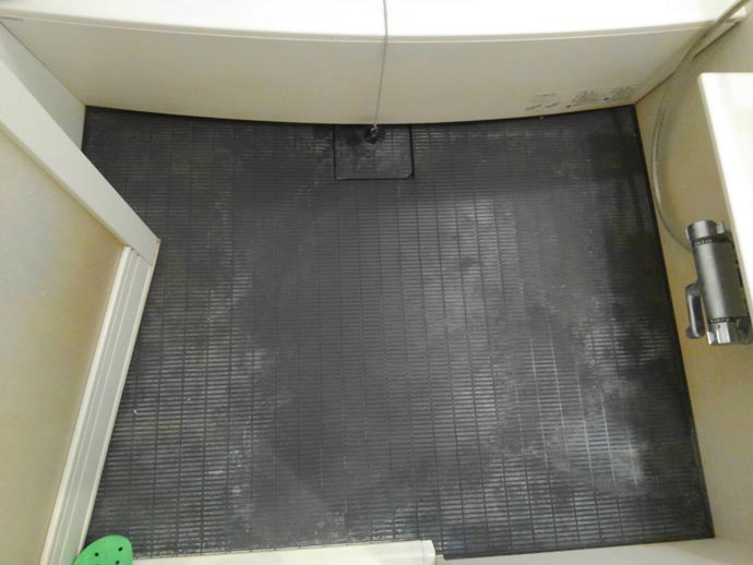パナソニック浴室の床 ラクピカフロアの汚れをクリーニングウォッシュテックの業務で気がついたこと